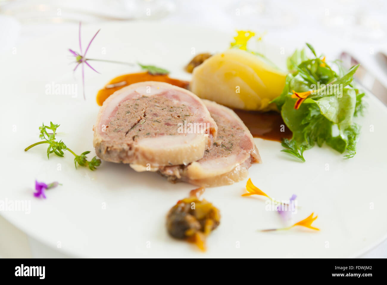 A basso contenuto di grassi estate gourmet piatto a base di carne Foto Stock