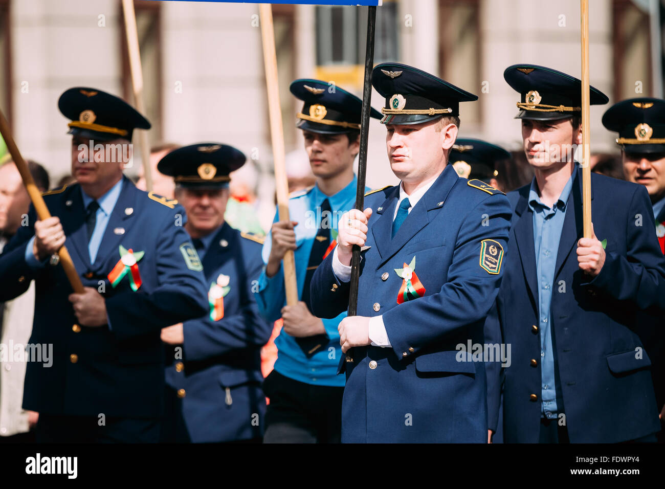 Gomel, Bielorussia - 9 Maggio 2015: stazione ferroviaria Gomel dei lavoratori che partecipano al corteo dedicato alla vittoria il giorno - il settantesimo annivers Foto Stock