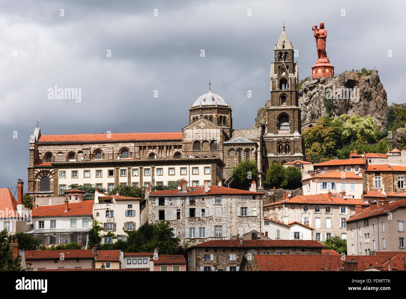 Statua di Notre Dame de France, Rocher Corneille, Le Puy-en-Velay, Haute Loire, Francia Foto Stock