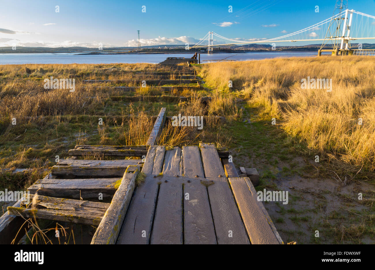 Il vecchio molo in legno che era per il Aust traghetto che attraversava il fiume Severn a Beachley. Regno Unito. Foto Stock