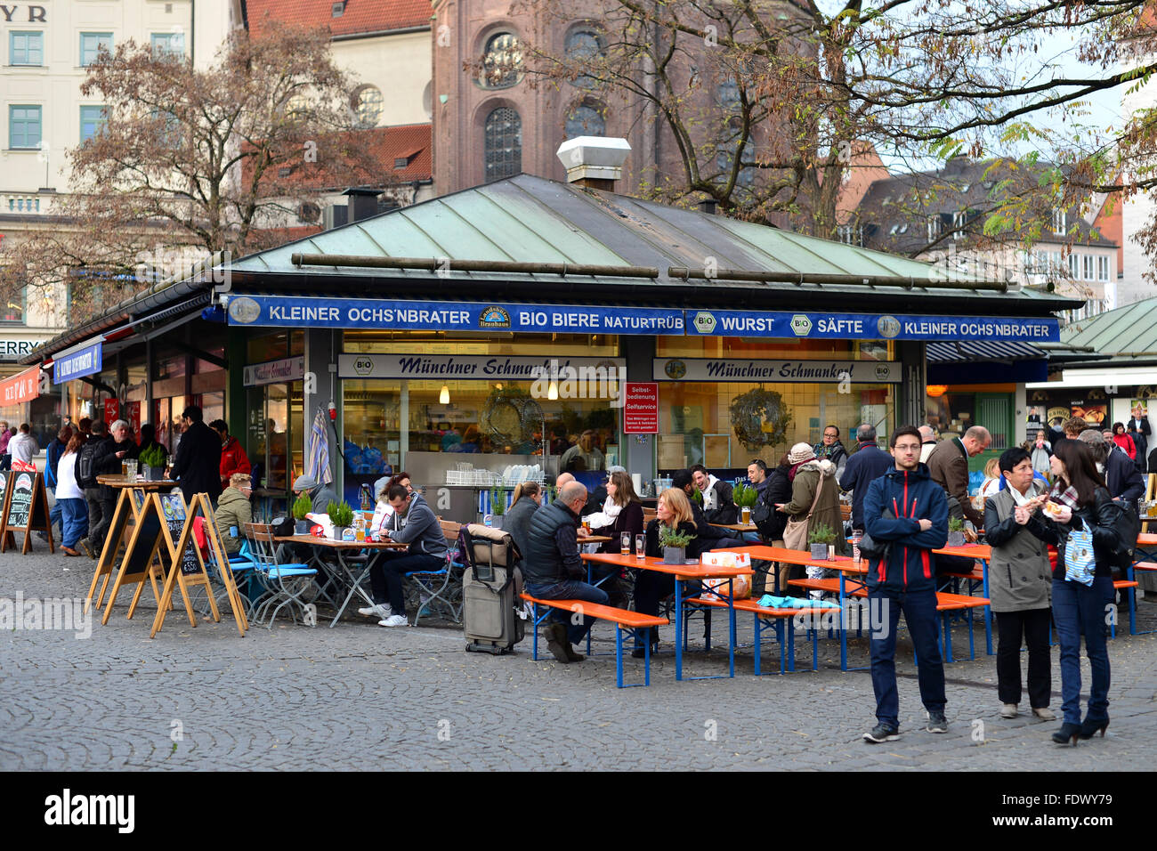 Muenchen, Germania, persone sul Viktualienmarkt Foto Stock