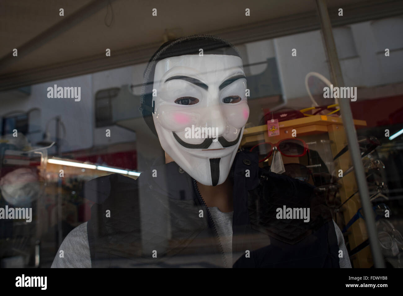 Manichino indossando un Guy Fawkes, attivista mask Foto Stock