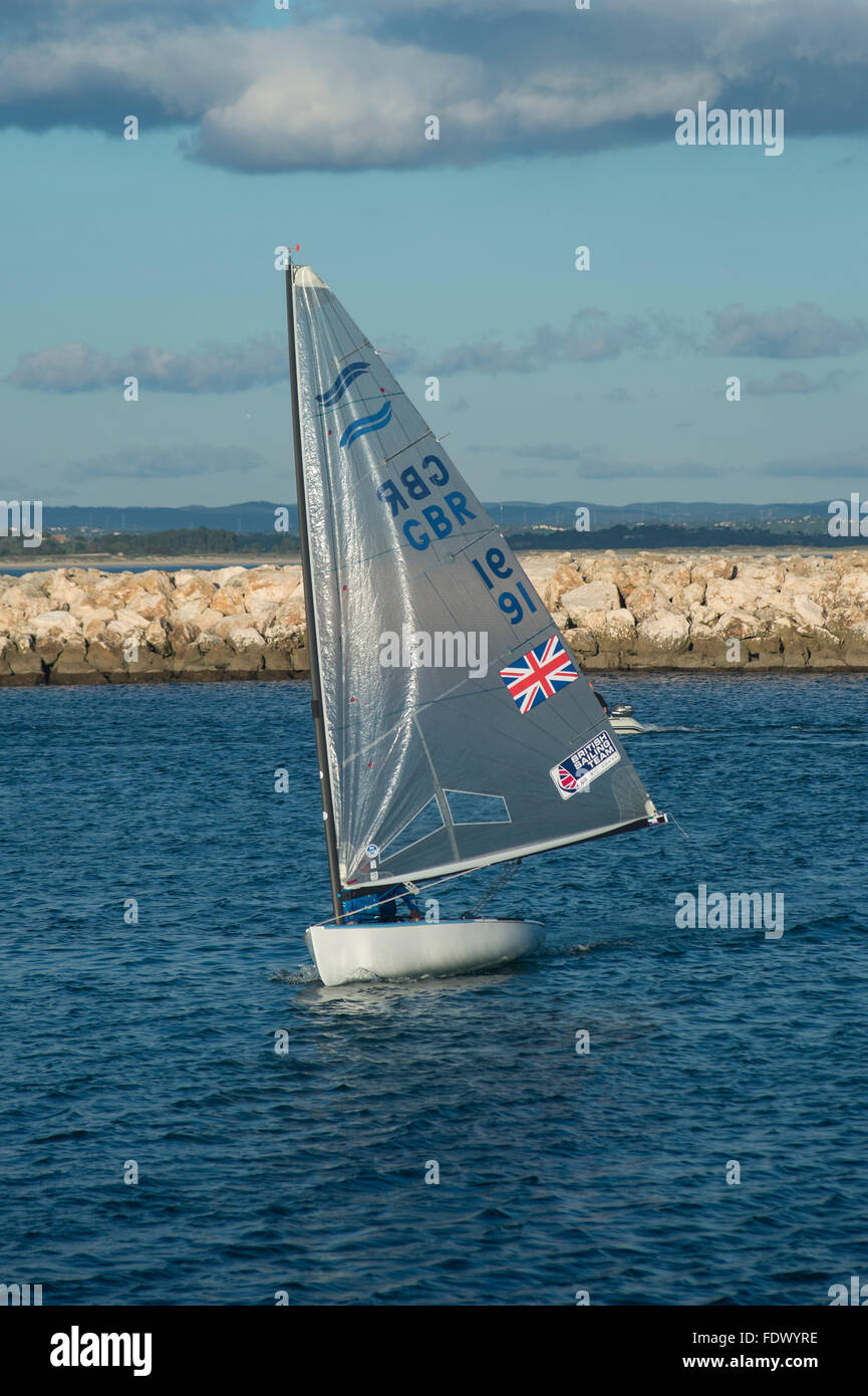 Ben Cornish vela International Finn dinghy Foto Stock