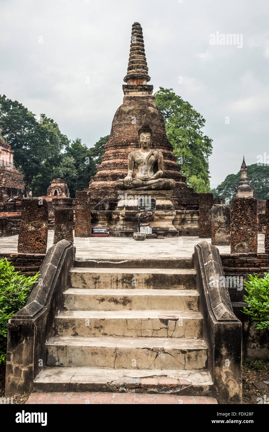 Sukhothai. Sukhothai Historical Park e antica città. Culla della Thailandia. Immagine del Buddha Foto Stock