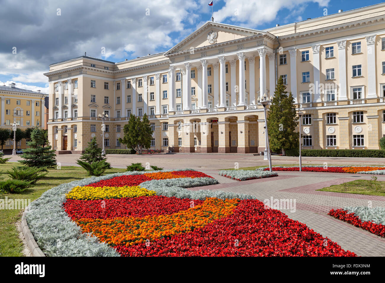 Costruzione di amministrazione regionale di Smolensk nel centro della città, in Russia Foto Stock