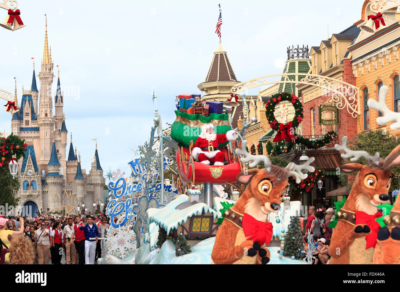 Parata di Natale con Babbo Natale nel Magic Kingdom, Florida Foto Stock