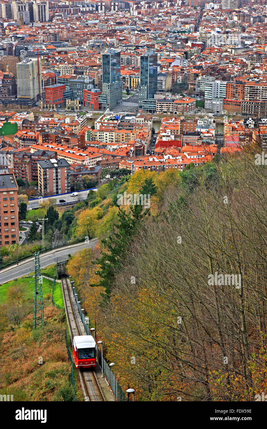 Vista parziale di Bilbao, Paese Basco (Pais Vasco), Spagna. Vista dalla collina Artxanda. Foto Stock