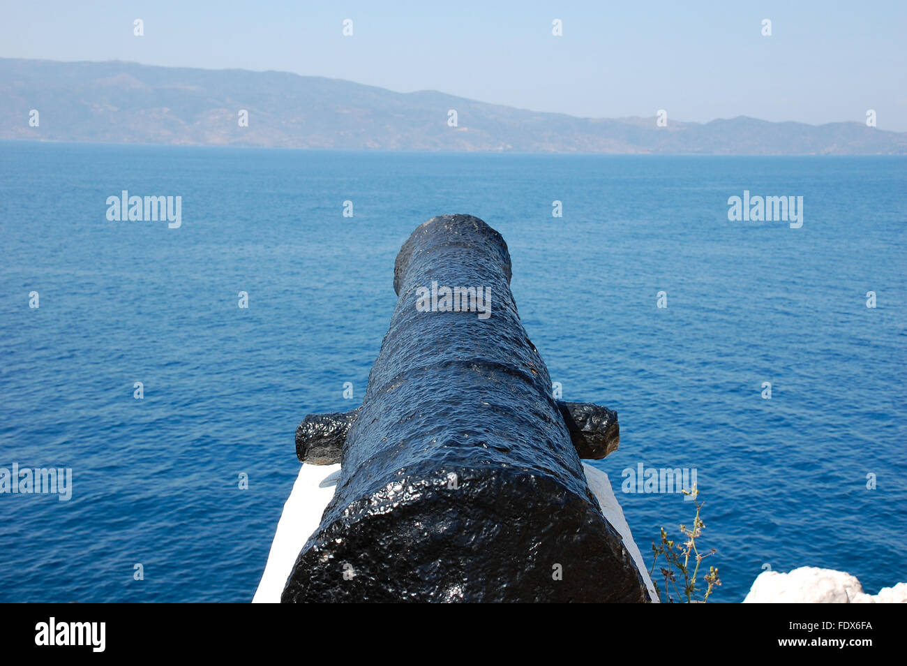 Vecchio canonico di fronte al mare a Hydra, Grecia Foto Stock