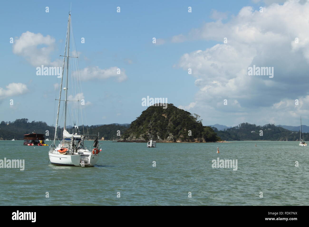 Barche nella Baia delle Isole Isola del nord della Nuova Zelanda Foto Stock