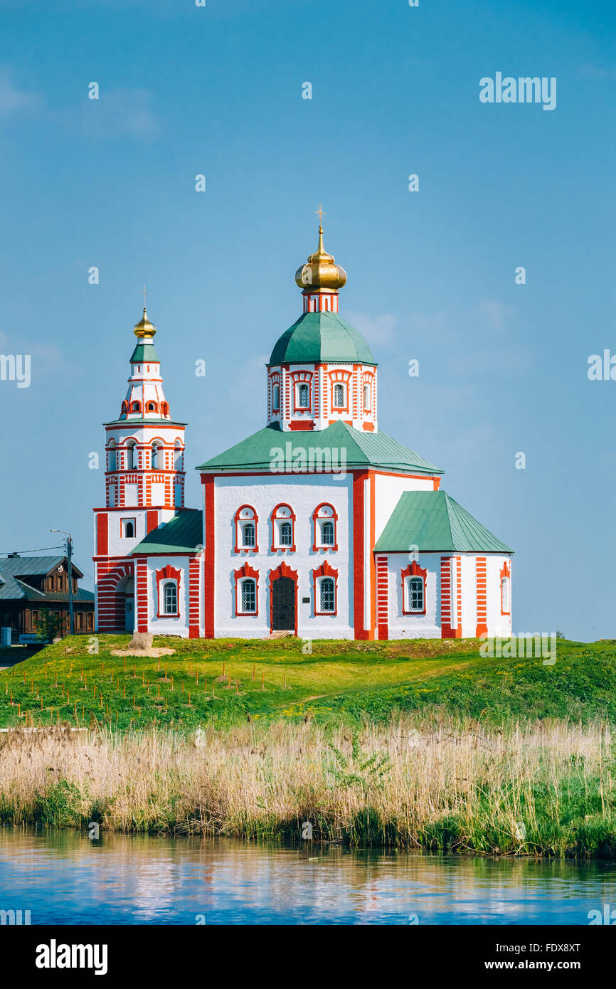 Chiesa di Elia il profeta Elia (chiesa) - La chiesa di Suzdal, Russia. Costruito nel 1744. Anello d'oro della Russia. Chiesa sulla banca Foto Stock