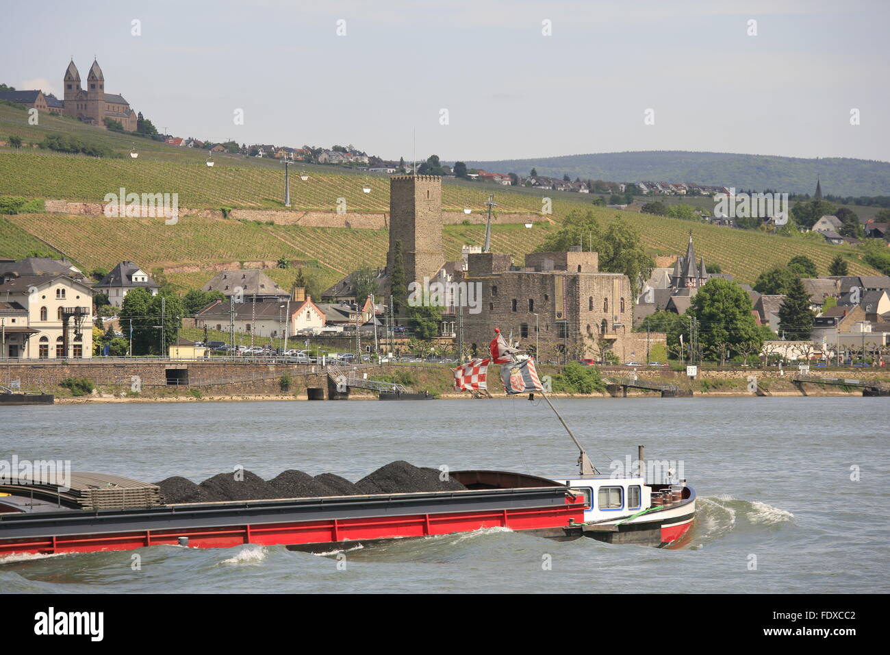 Deutschland, Renania-Palatinato, Bingen am Rhein, Blick auf das hessische gegenueberliegende Ufer mit Ruedesheim am Rhein Foto Stock