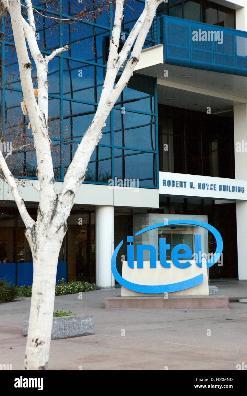 Un segno è visto a Intel di sede aziendale di Santa Clara in California Foto Stock