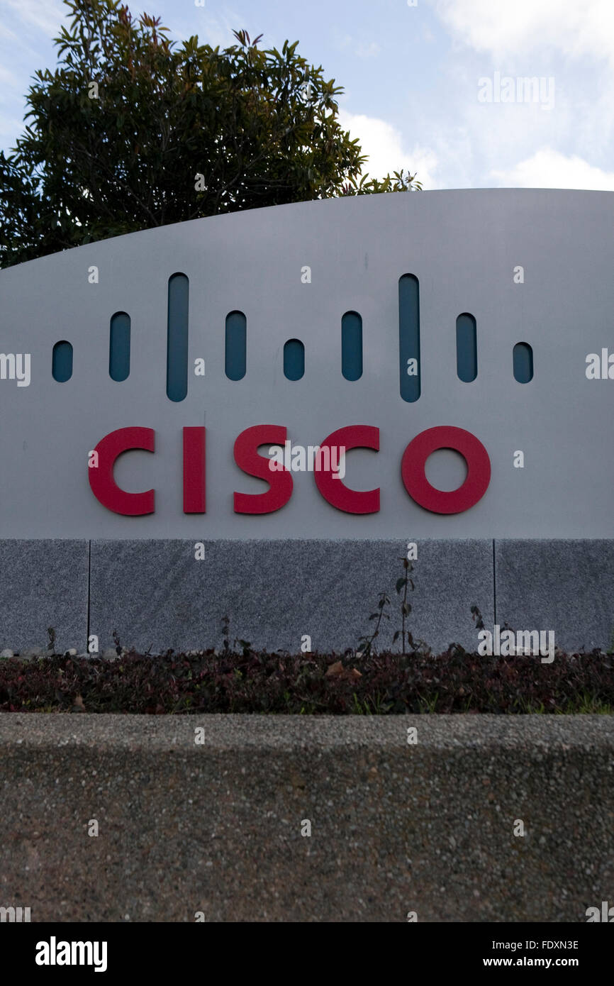 Un segno è visto presso Cisco presso la sede centrale di San Jose, California Foto Stock