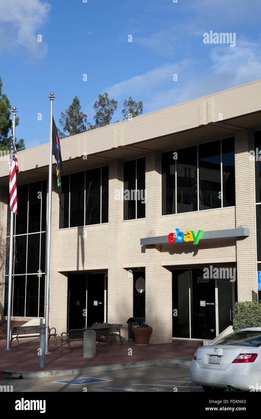 Un segno è visto su eBay presso la sede centrale di San Jose, California Foto Stock