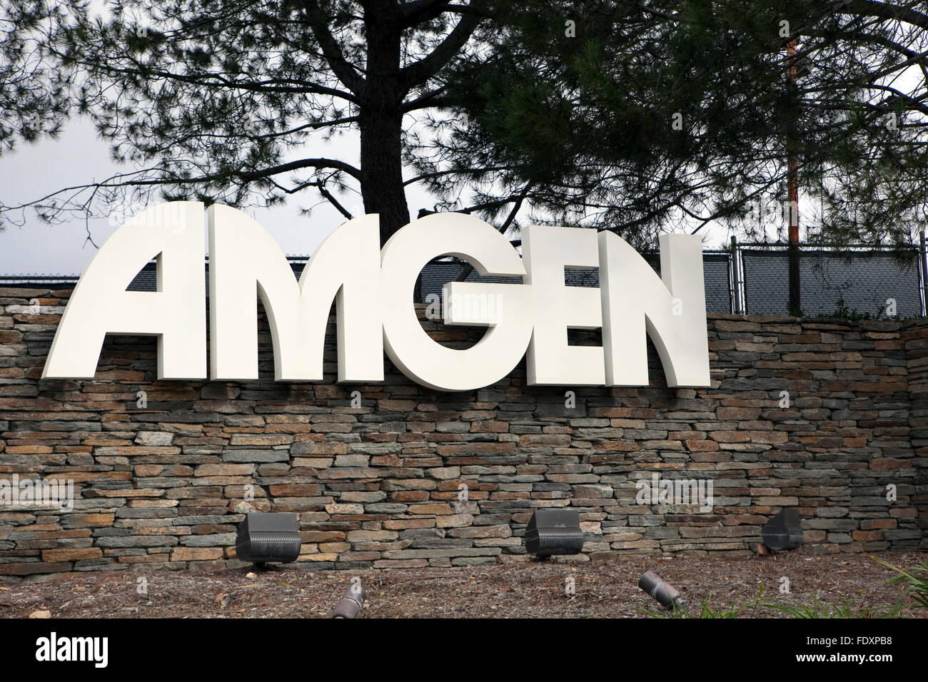 Un segno di Amgen è visto nella sua sede di Thousand Oaks, California Foto Stock