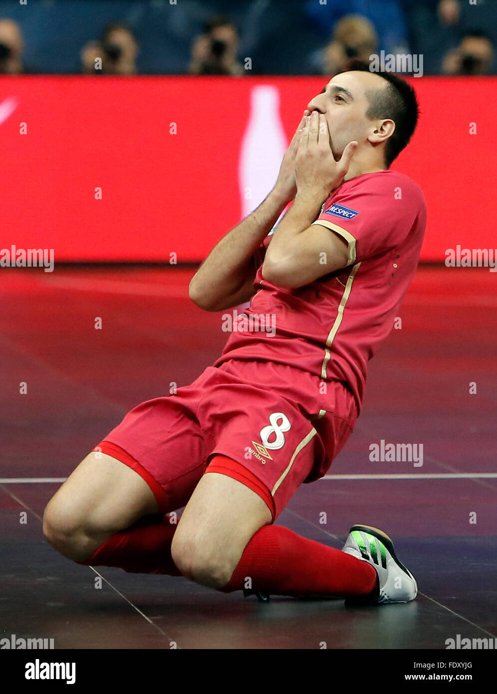 Belgrado. 2° febbraio 2016. La Serbia il Marko Prsic celebra durante UEFA EURO 2016 Campionato futsal gioco tra la Serbia e la Slovenia a Belgrado nel Febbraio 2, 2016. La Serbia ha vinto 5-1. La UEFA EURO 2016 Campionato futsal gioco ha iniziato qui martedì e durerà fino al febbraio 13. Dodici squadre competere in quattro gruppi, e il vincitore di ogni gruppo sarà qualificato per la FIFA Futsal World Cup che si terrà in Colombia nel mese di settembre 2016. Credito: Predrag Milosavljevic/Xinhua/Alamy Live News Foto Stock