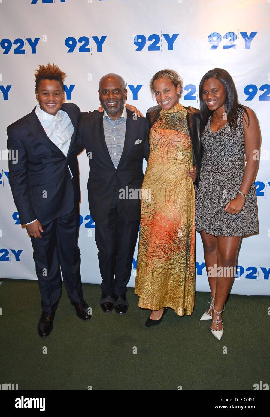 New York, NY, STATI UNITI D'AMERICA. 2° febbraio 2016. L.A. Reid con la famiglia Addison, Erica Holton, Arianna di presenze per L. A. Reid in conversazione su strada 92Y, 92Y Street, New York, NY Febbraio 2, 2016. Credito: Derek Storm/Everett raccolta/Alamy Live News Foto Stock