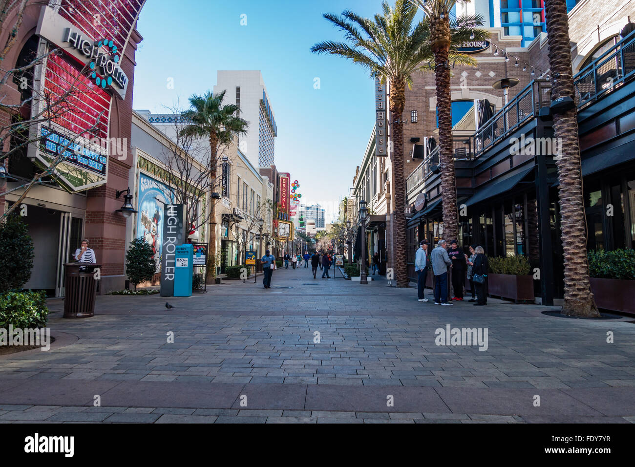 Negozi linea un solo pedonale vicolo in Las Vegas, Nevada, STATI UNITI D'AMERICA Foto Stock