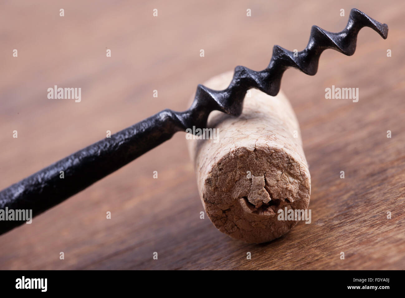 Vecchio cavatappi apribottiglie immagini e fotografie stock ad alta  risoluzione - Alamy