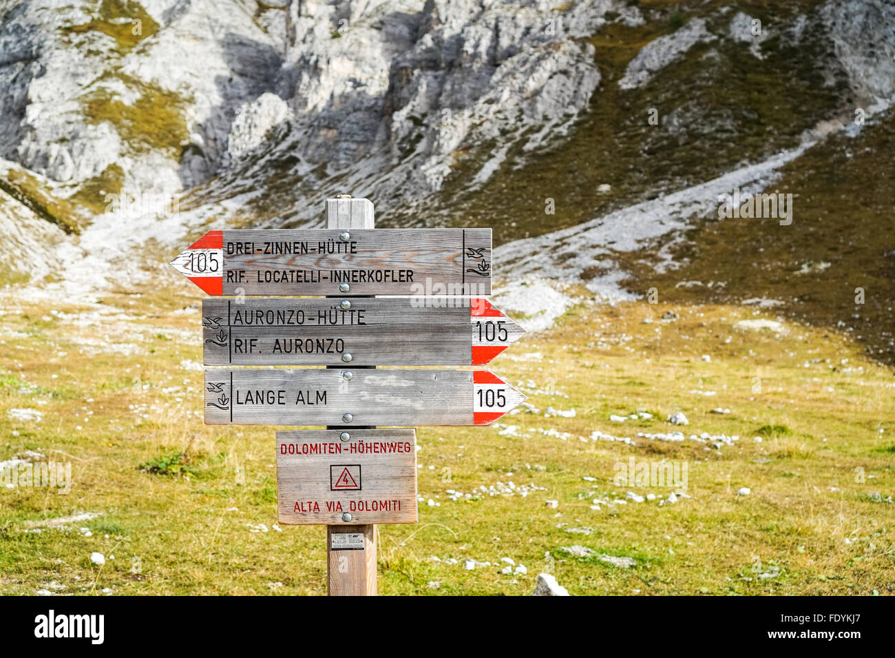 Direzione pole nelle alpi italiane national park - Tre Cime di Lavaredo Foto Stock