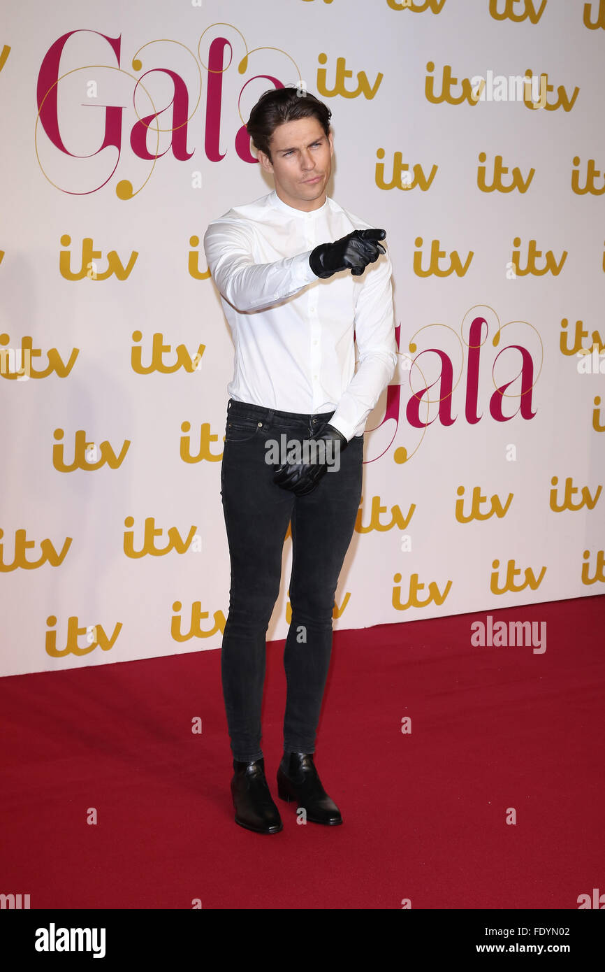 Londra, UK, 19 Nov 2015: Joey Essex assiste il Gala di ITV al London Palladium di Londra Foto Stock