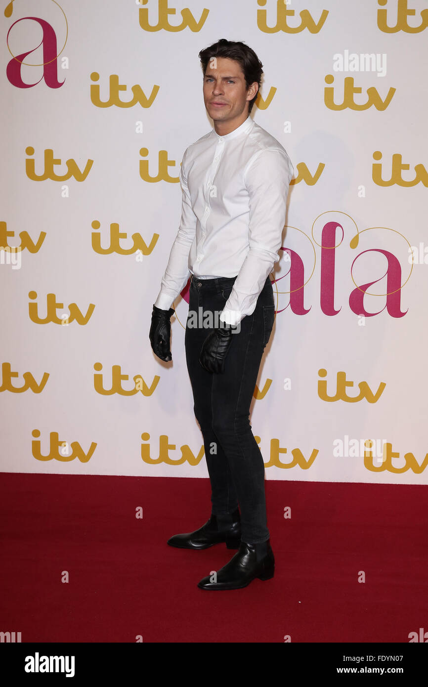 Londra, UK, 19 Nov 2015: Joey Essex assiste il Gala di ITV al London Palladium di Londra Foto Stock