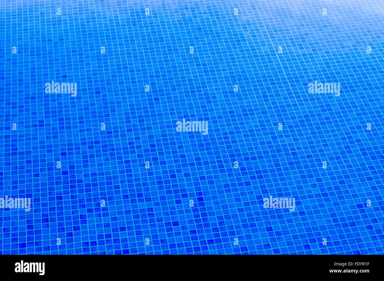 Abstract di piastrelle a mosaico sullo sfondo di un pavimento in piscina Foto Stock