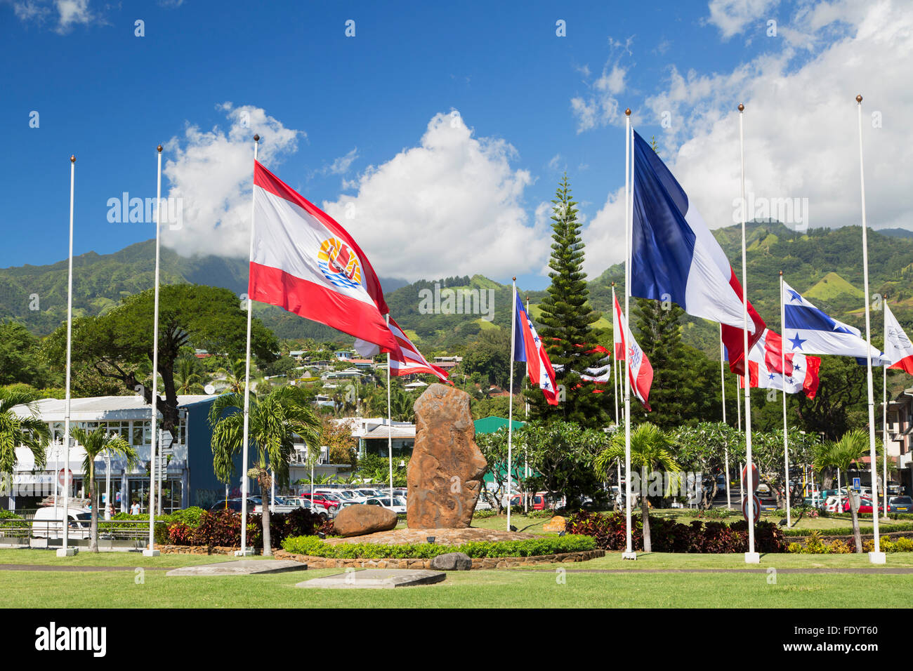 Bandiera Bianca Rossa Della Polinesia Francese E Simbolo Di Testo Tahiti Una Un Cartello Image273641944