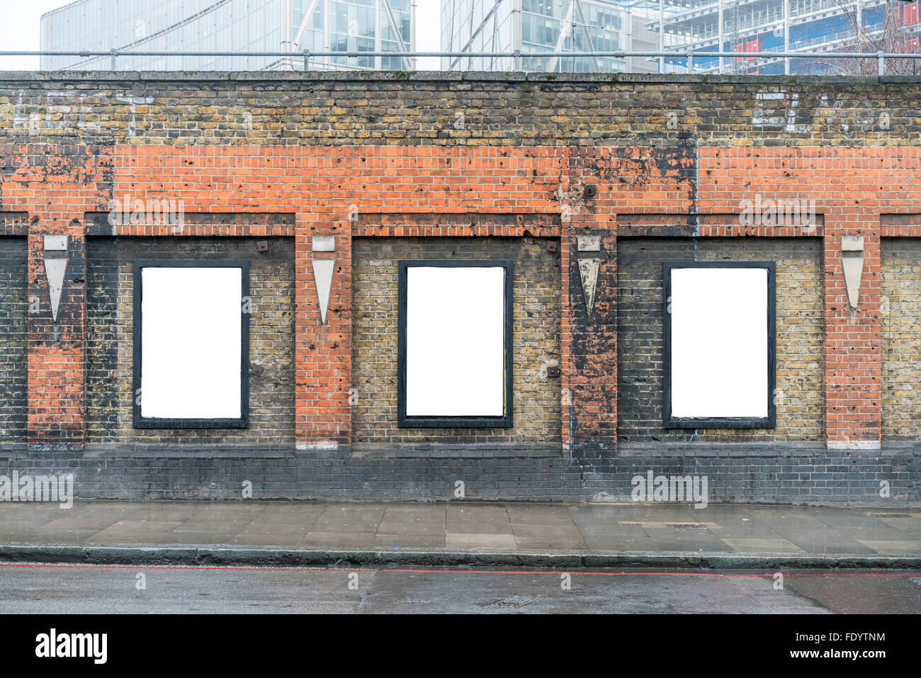 Modello vuoto affissioni poster sulla strada di Londra, Regno Unito, di alta qualità Foto Stock