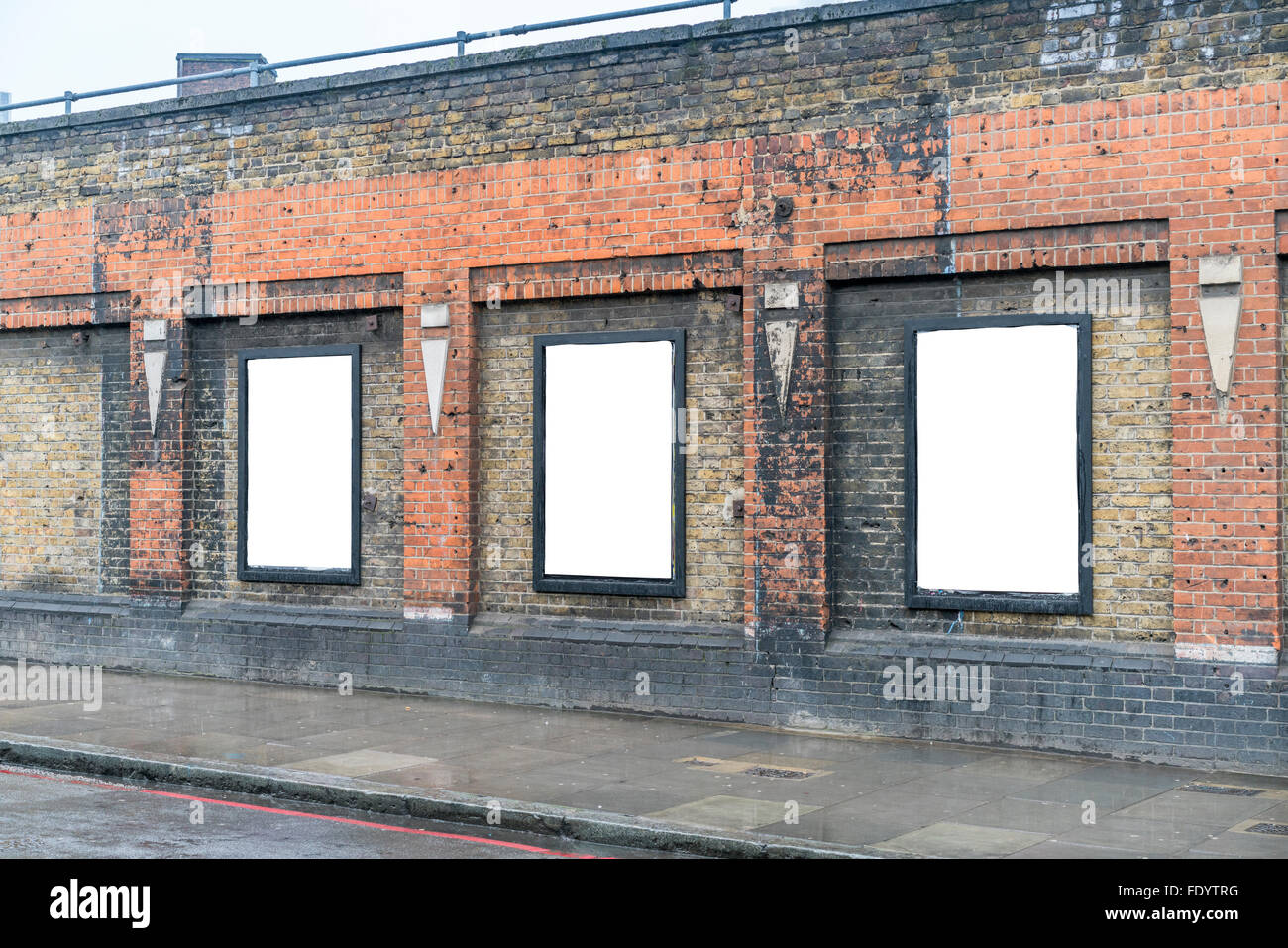 Modello vuoto affissioni poster sulla strada di Londra, Regno Unito, di alta qualità Foto Stock