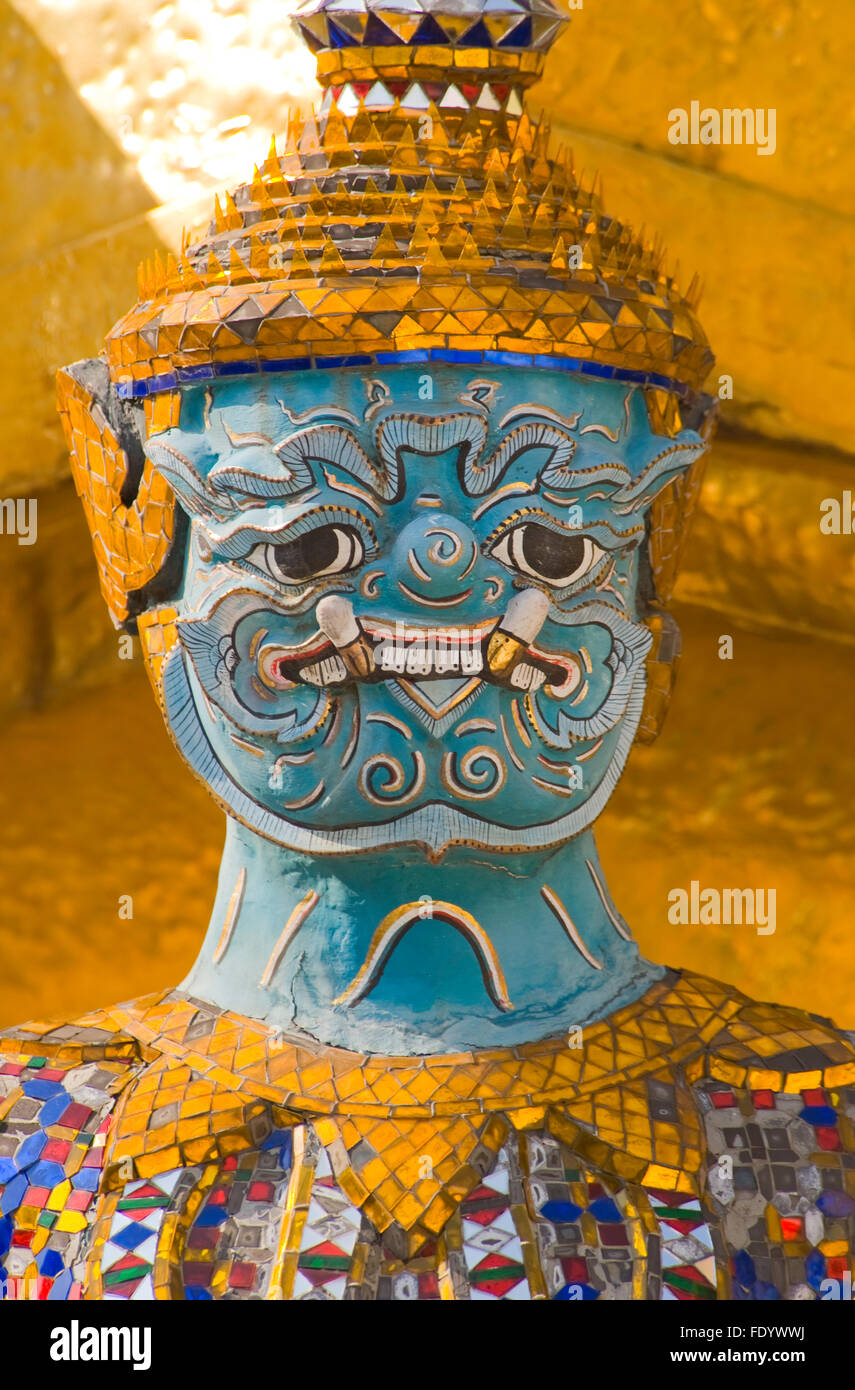 Custode monkey-dragons in al Grand Palace, Bangkok, Thailandia Foto Stock