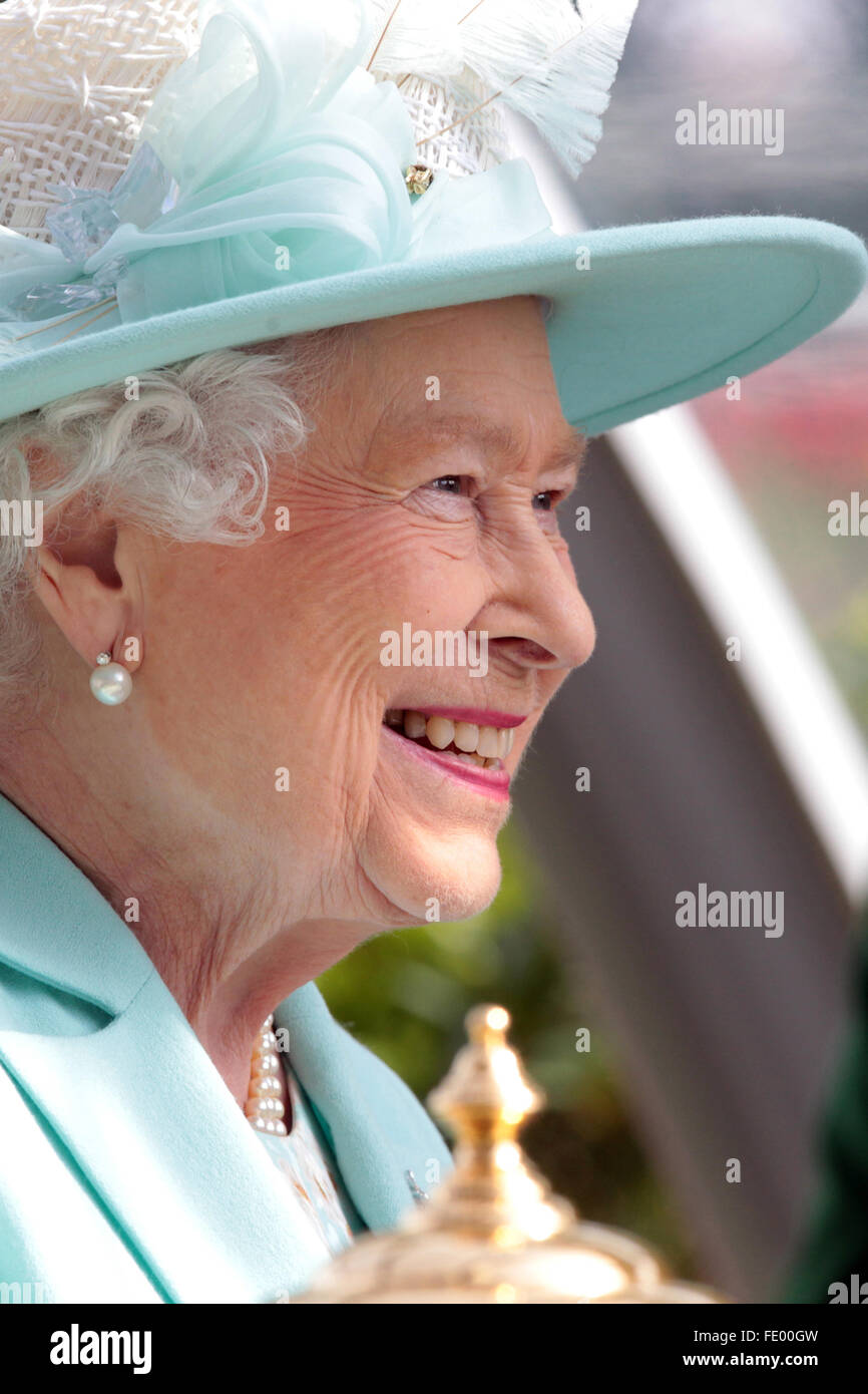 Ascot, Regno Unito, la Regina Elisabetta II, regina di Gran Bretagna e Irlanda del Nord Foto Stock