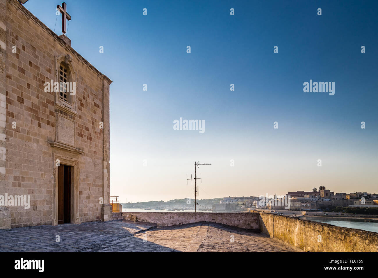 Chiesa sul golfo della cittadina pugliese in penisola salentina in Italia Foto Stock