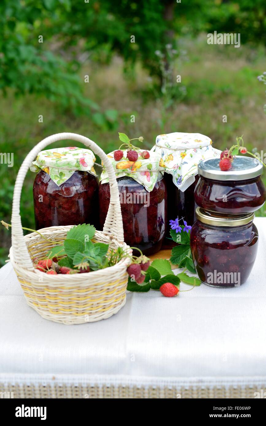 Appena preparato marmellata fatta da fragola Foto Stock