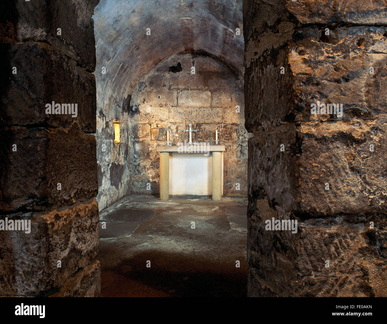 C7th cripta anglosassone di Hexham Abbey Church, costruita di riutilizzare le pietre romane portato da Corbridge (Corstopitum). Maggio hanno tenuto le reliquie di Sant'Andrea. Foto Stock