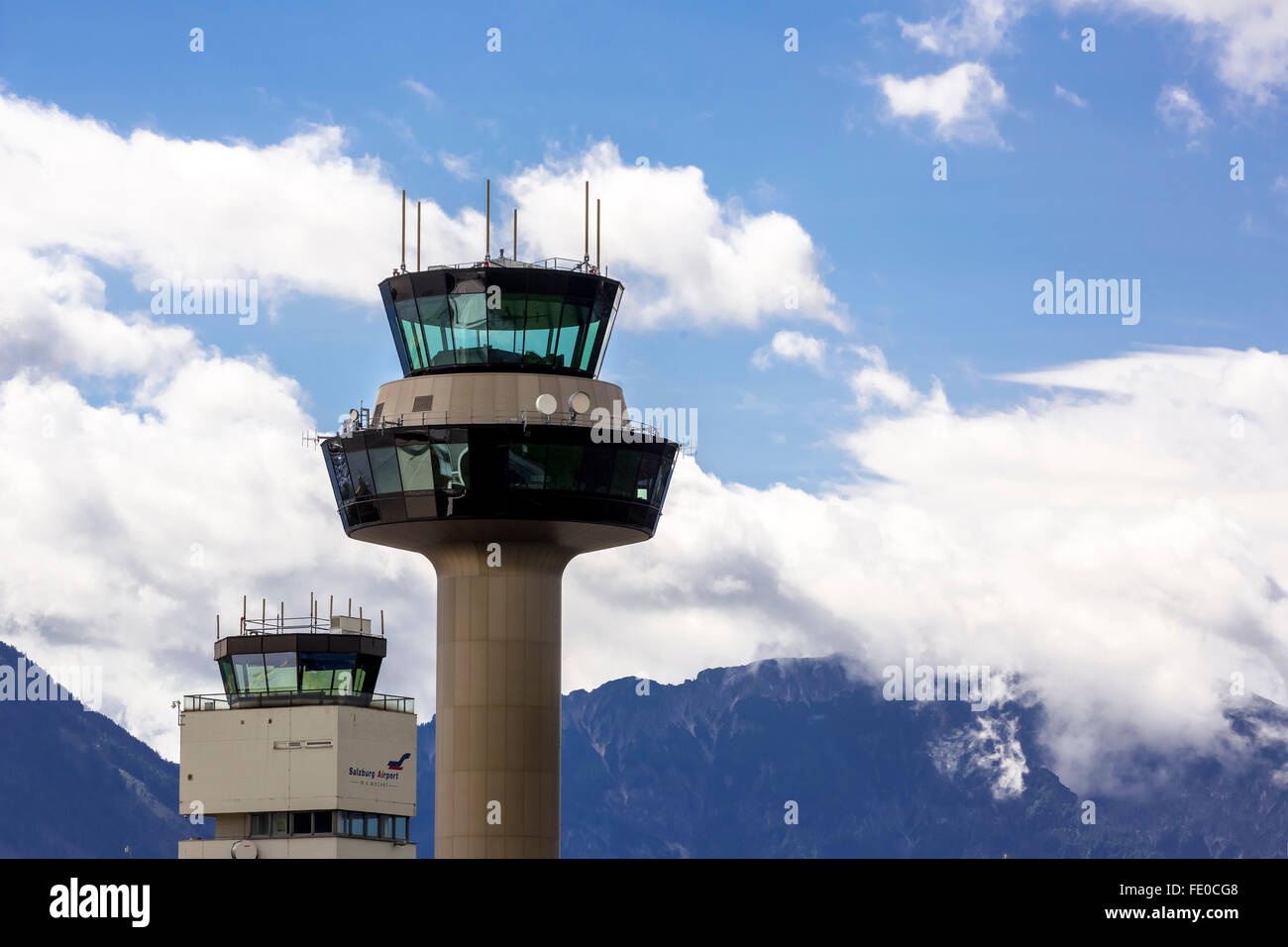 Torre dall'aeroporto, il controllo del traffico aereo, radar controller, Salisburgo, Salisburgo, Salisburgo, Austria, Europa, vista aerea, Foto Stock