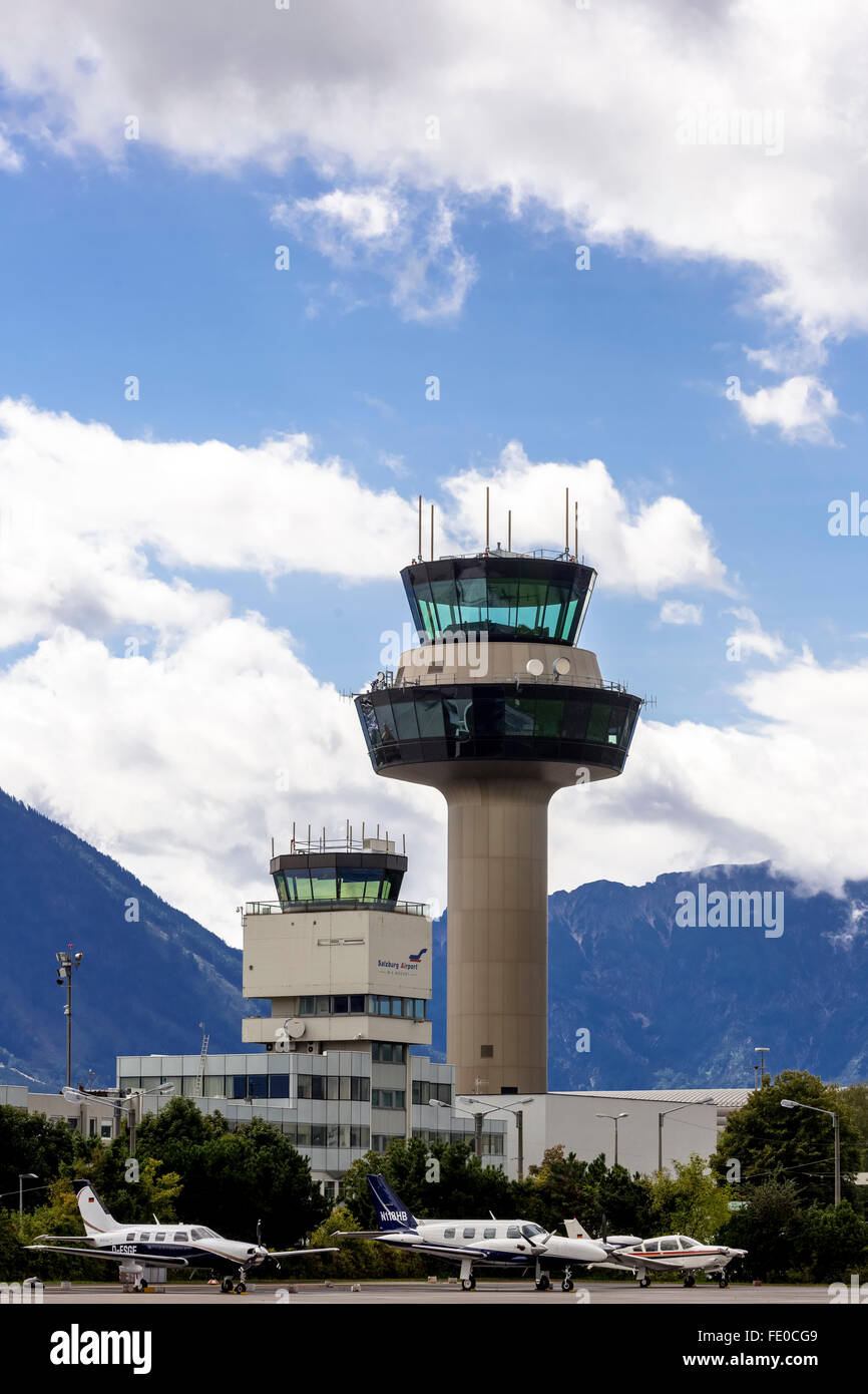 Torre dall'aeroporto, il controllo del traffico aereo, radar controller, Salisburgo, Salisburgo, Salisburgo, Austria, Europa, vista aerea, Foto Stock