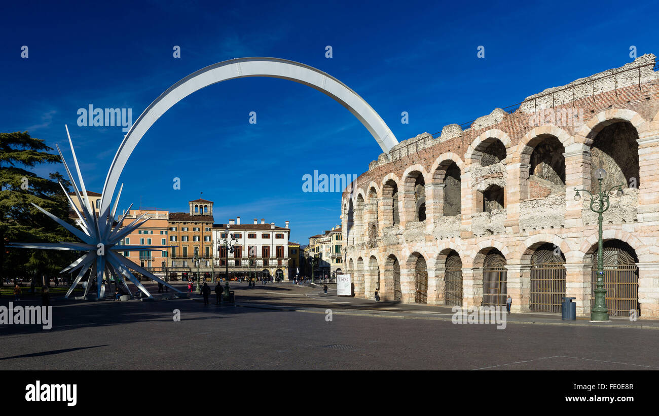 L' Anfiteatro romano di Verona, chiamato anche arena. Famoso per la sua opera festival Foto Stock