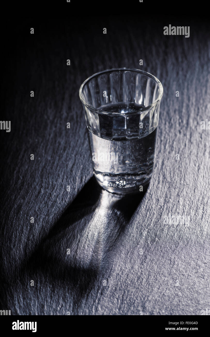 Un bicchiere di acqua Foto Stock
