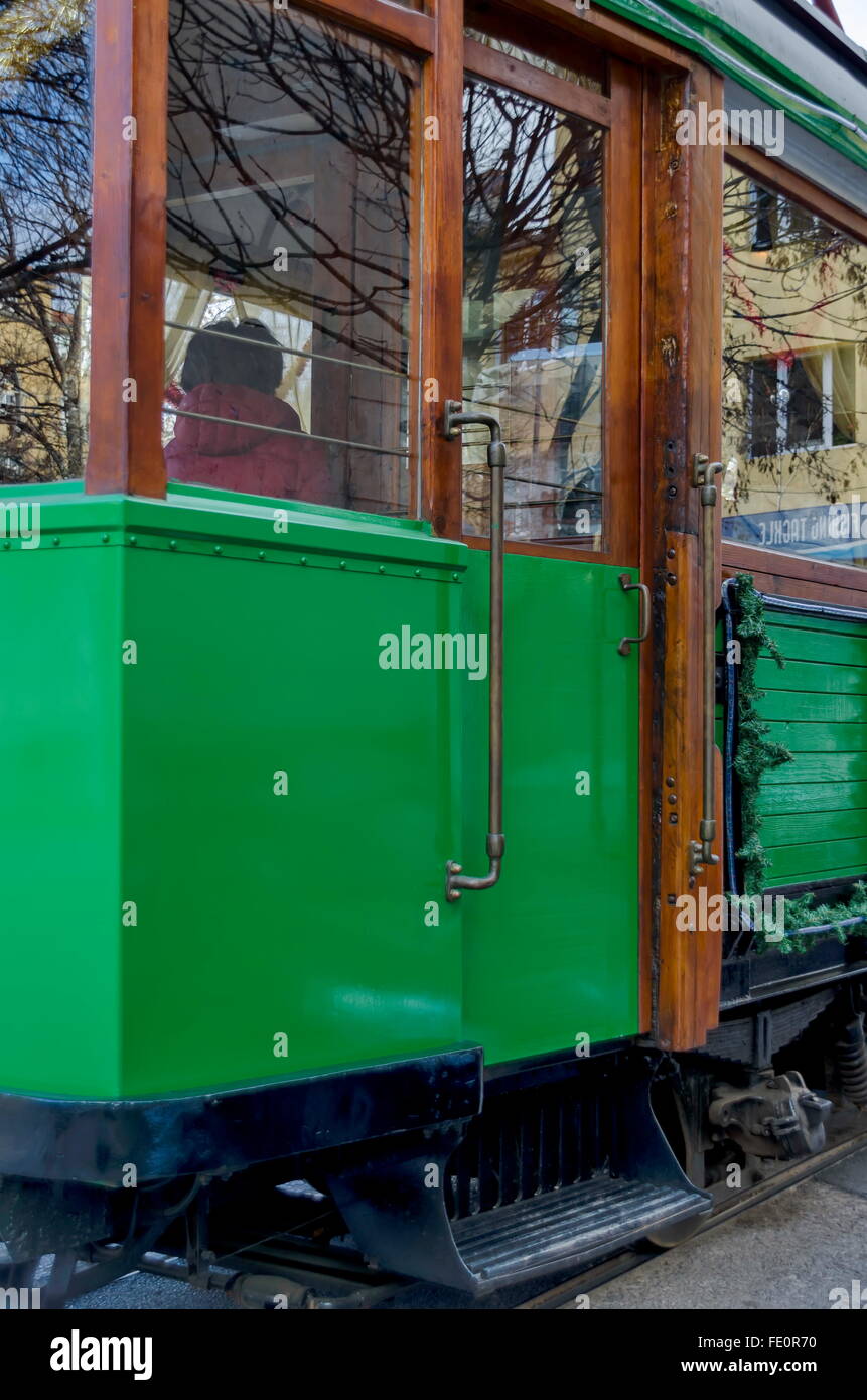 Retro Vintage tram per le strade di Sofia nel dicembre 2015, Bulgaria Foto Stock