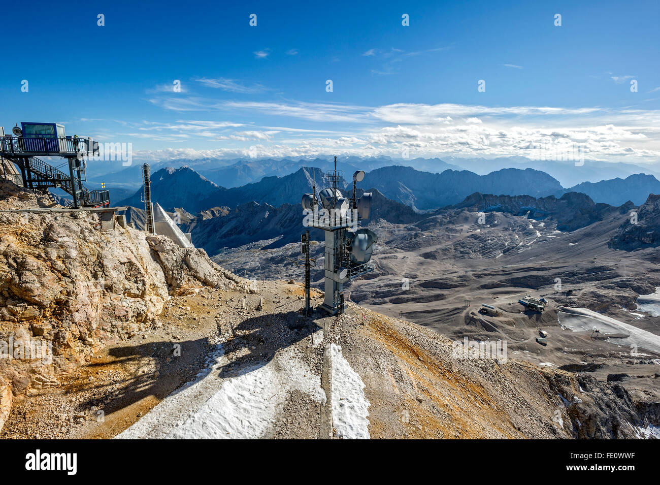 Telekom Austria trasmettitore al vertice di Zugspitze, Zugspitzplatt dietro, Garmisch-Partenkirchen, Wetterstein, Alpi Alto Adige Foto Stock