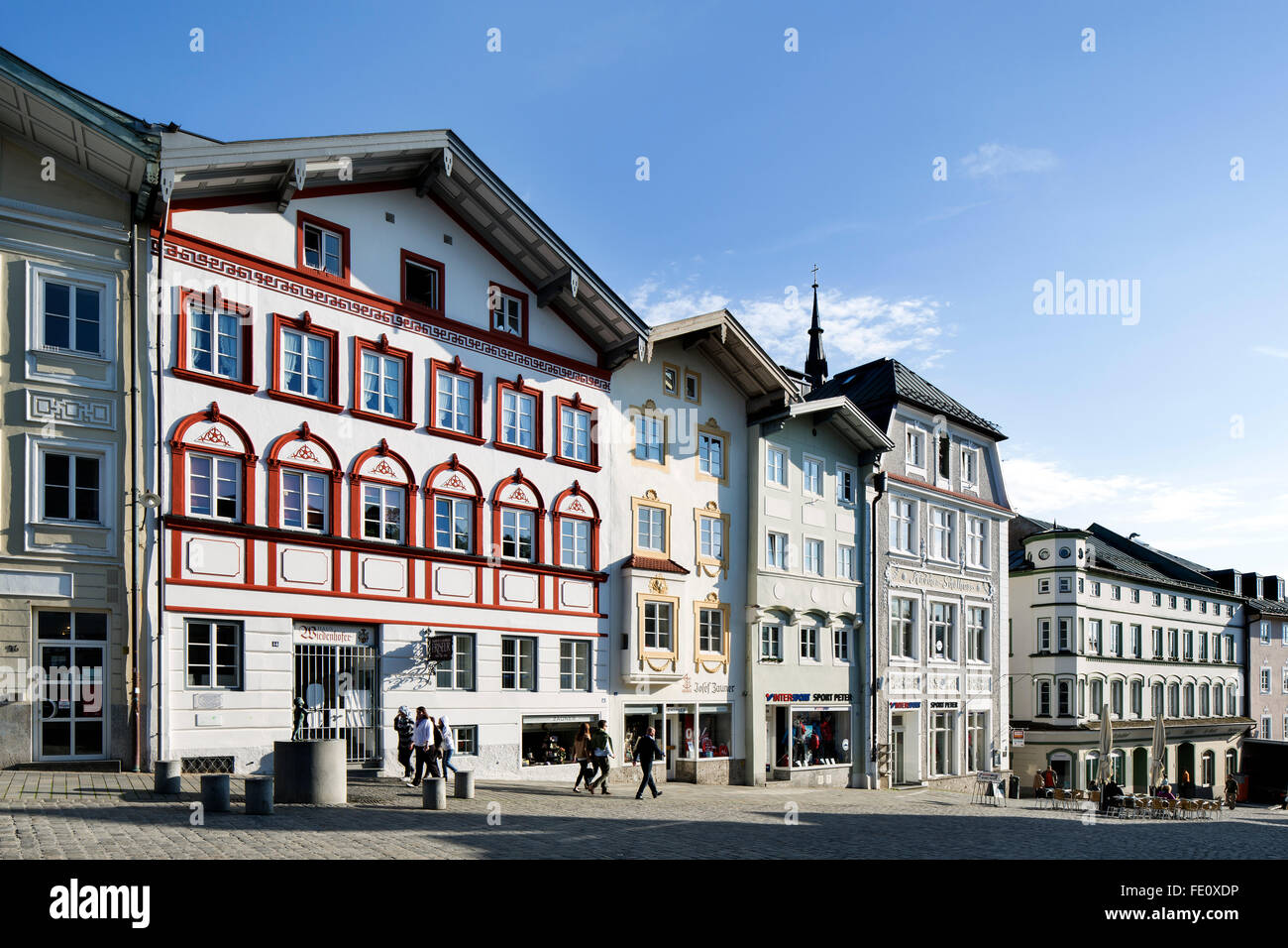 Gli edifici residenziali e commerciali, Marktstraße, zona pedonale, Bad Tölz, Alta Baviera, Baviera, Germania Foto Stock