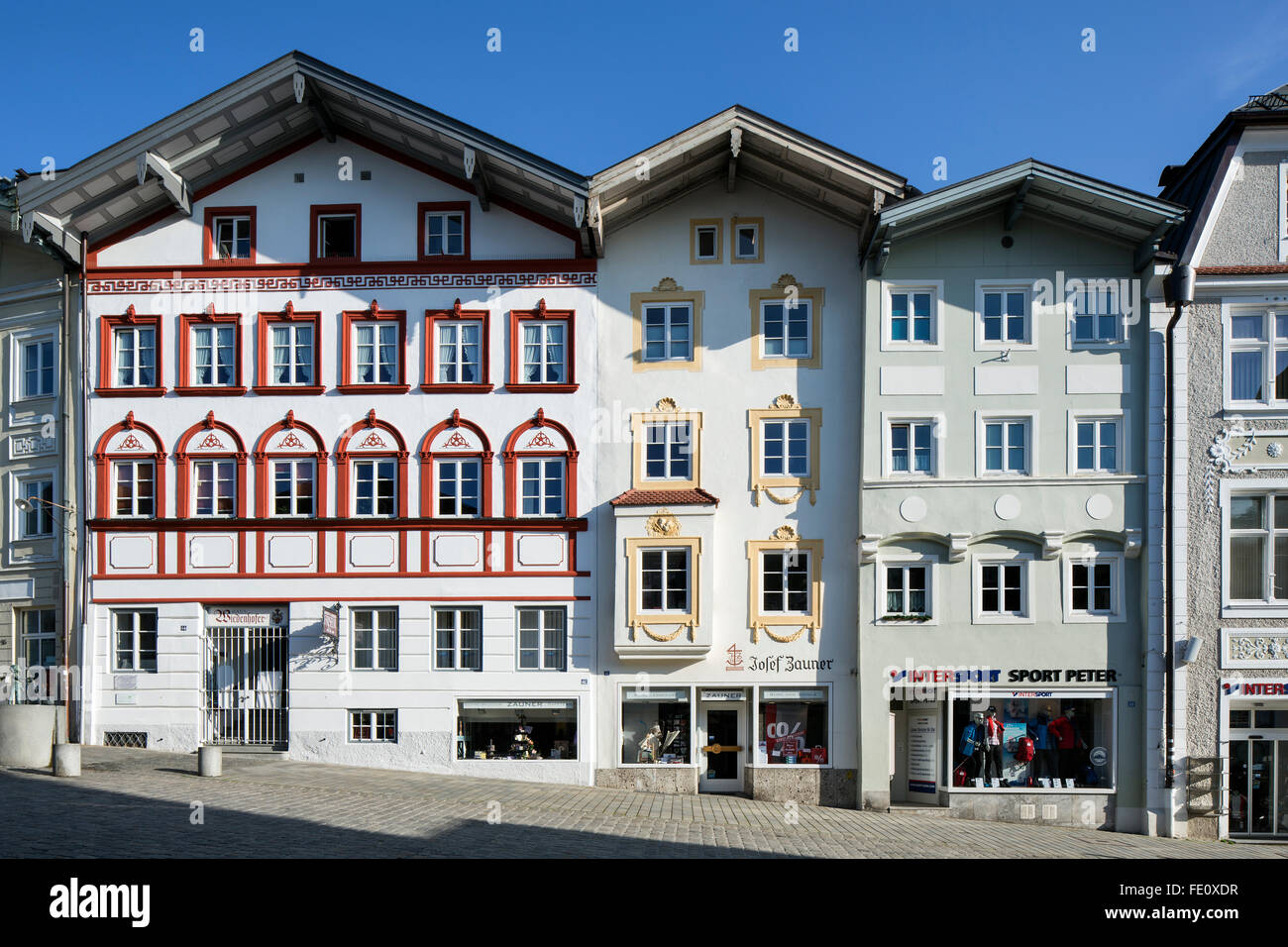 Gli edifici residenziali e commerciali, Market street, l'area pedonale, Bad Tölz, Alta Baviera, Baviera, Germania Foto Stock