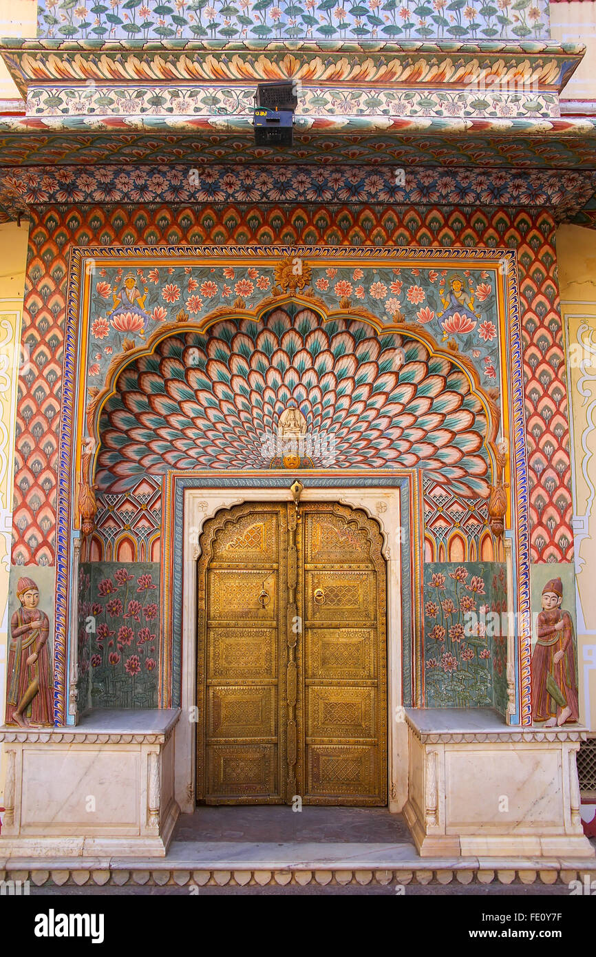 Lotus cancello in Pitam Niwas Chowk, Jaipur City Palace, Rajasthan, India. Il palazzo è stato sede del Maharaja di Jaipur, la testa o Foto Stock