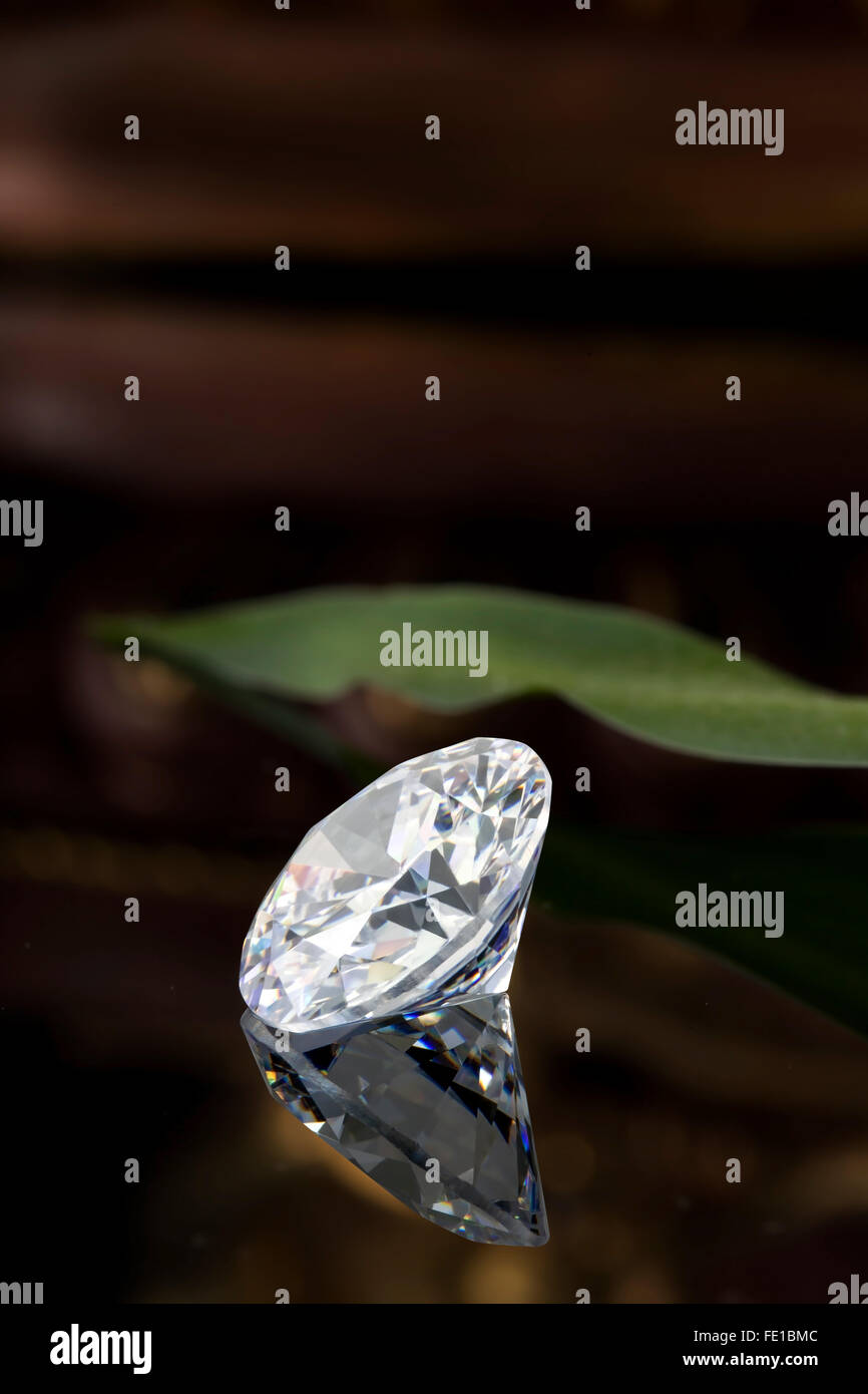 Diamante allentato su sfondo nero Foto Stock