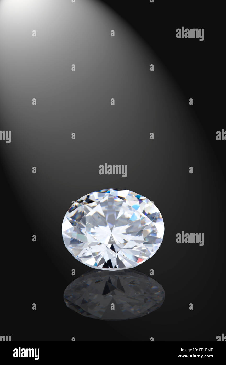 Diamante allentato su sfondo nero Foto Stock