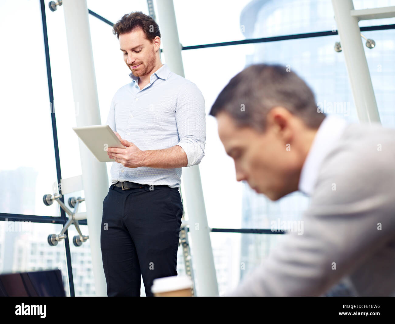 La gente di affari lavoro in ufficio Foto Stock