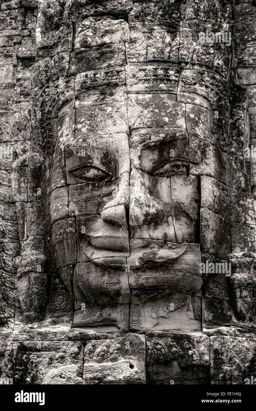 Buddha di pietra in antico tempio Khmer di Angkor Thom Foto Stock