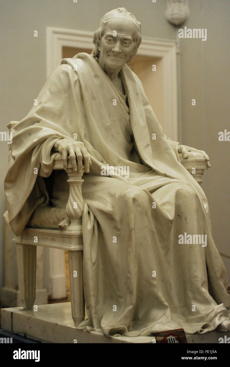 Voltaire, Francois-Marie Arouet, chiamato (1694-1778). Lo scrittore francese. Scultura da Jean-Antoine Houdon (1741-1828), 1781. Lo stato Museo Hermitage. San Pietroburgo. La Russia. Foto Stock