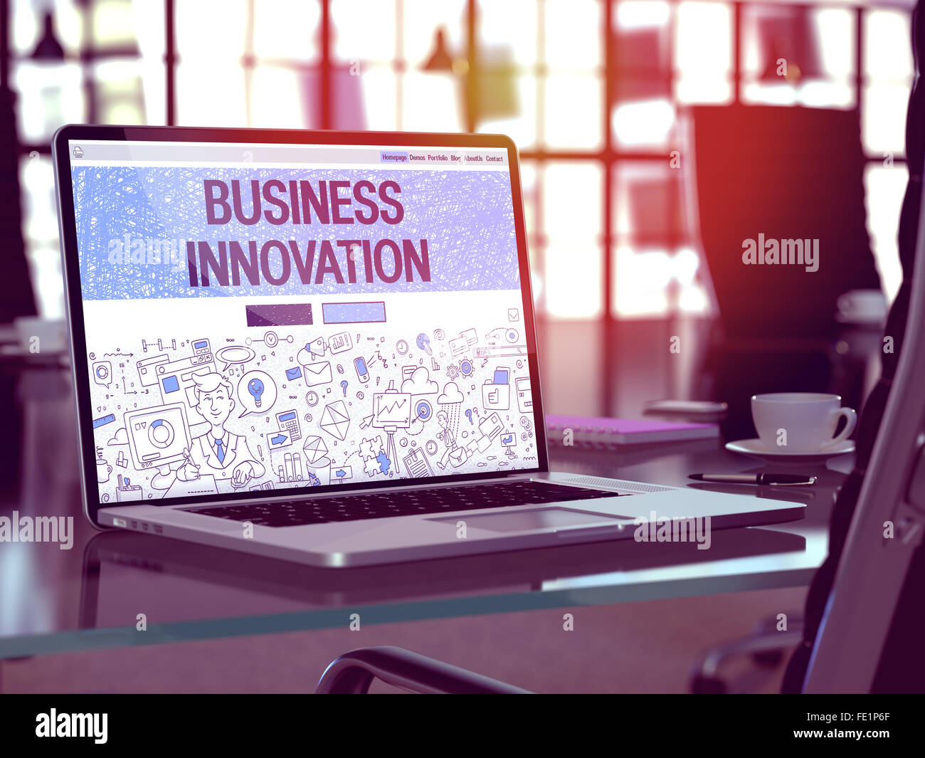 Schermo portatile con Business il concetto di innovazione. Foto Stock
